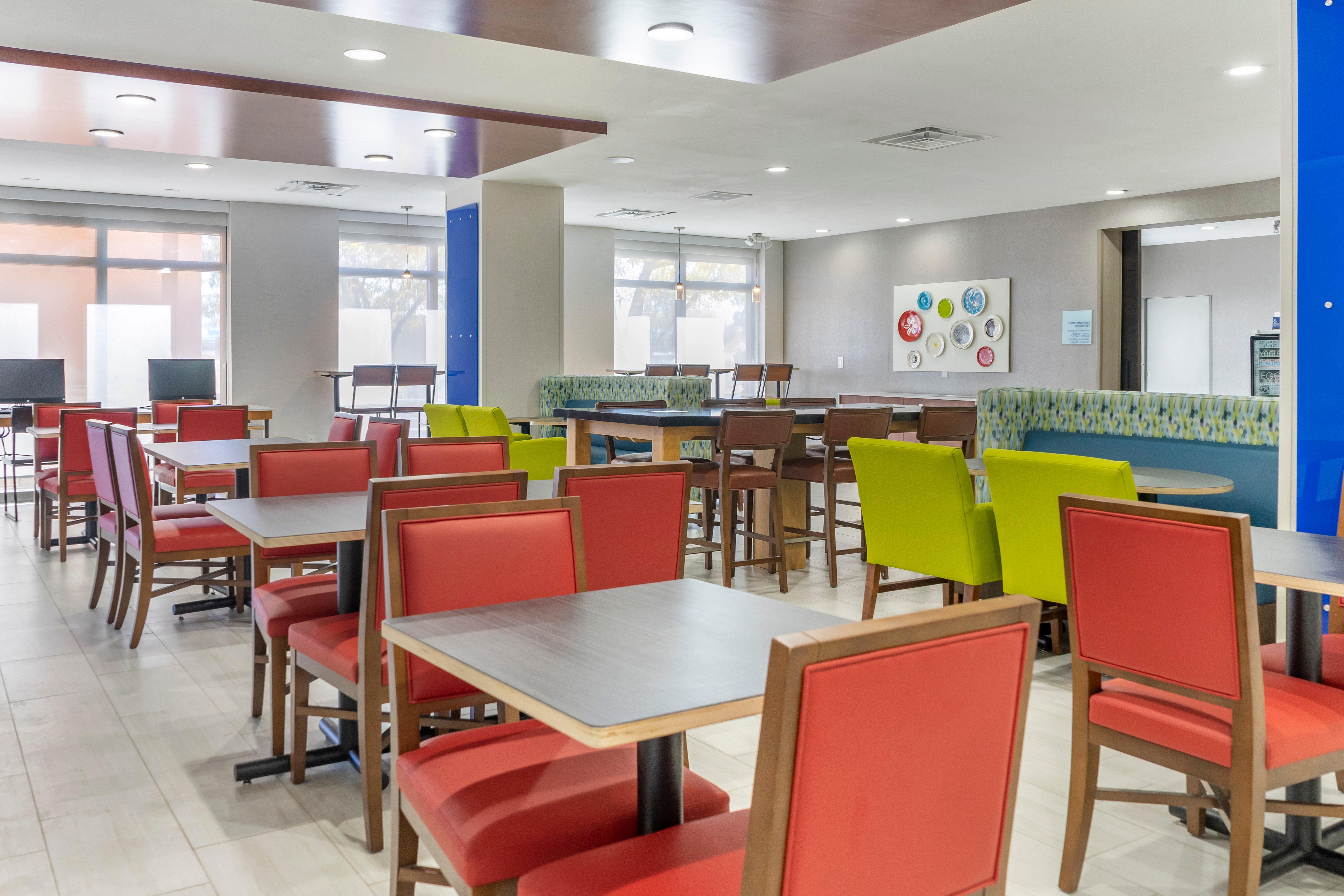 Holiday Inn Express Hotel & Suites Albuquerque Midtown By Ihg Bagian luar foto