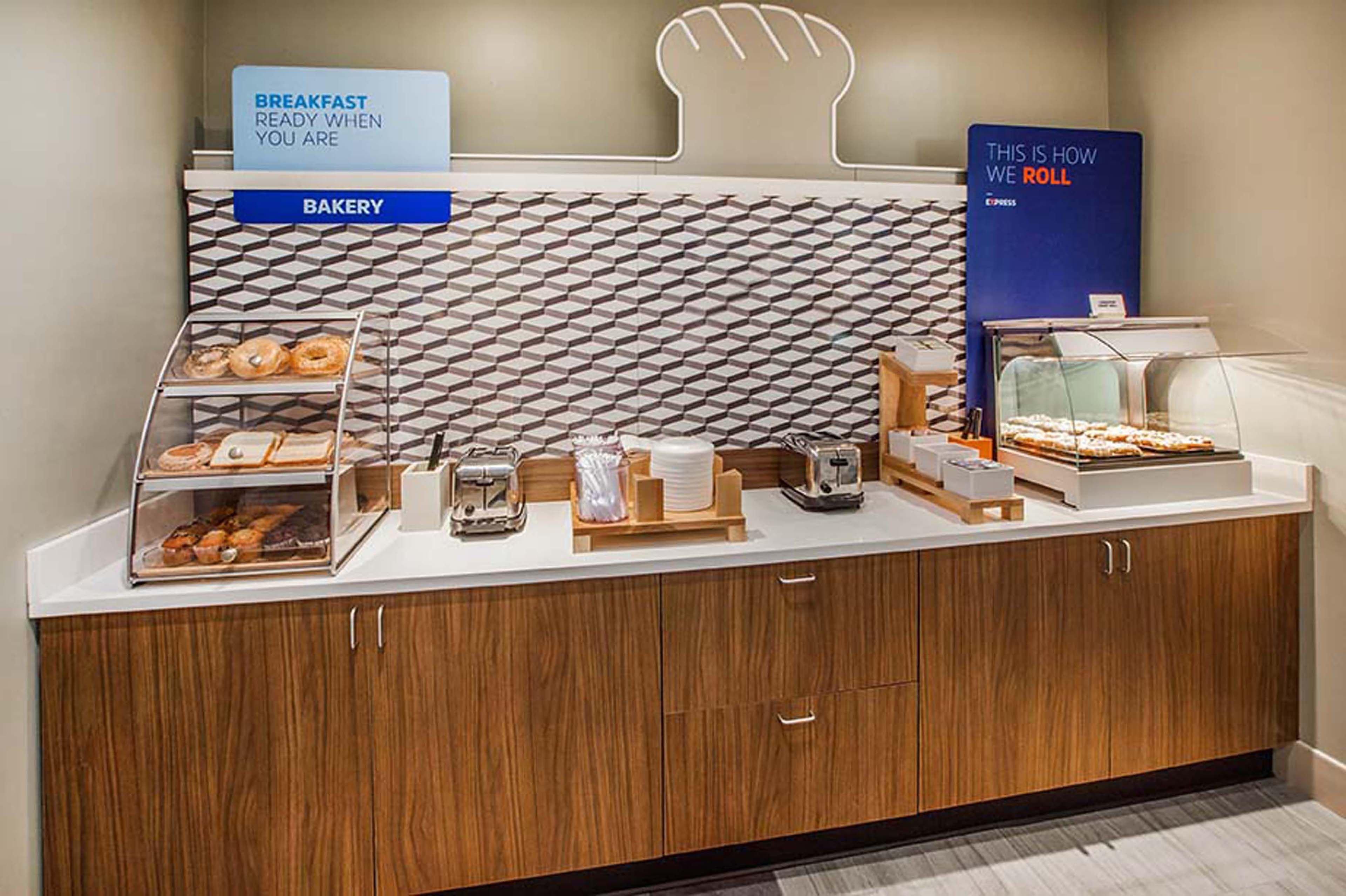 Holiday Inn Express Hotel & Suites Albuquerque Midtown By Ihg Bagian luar foto